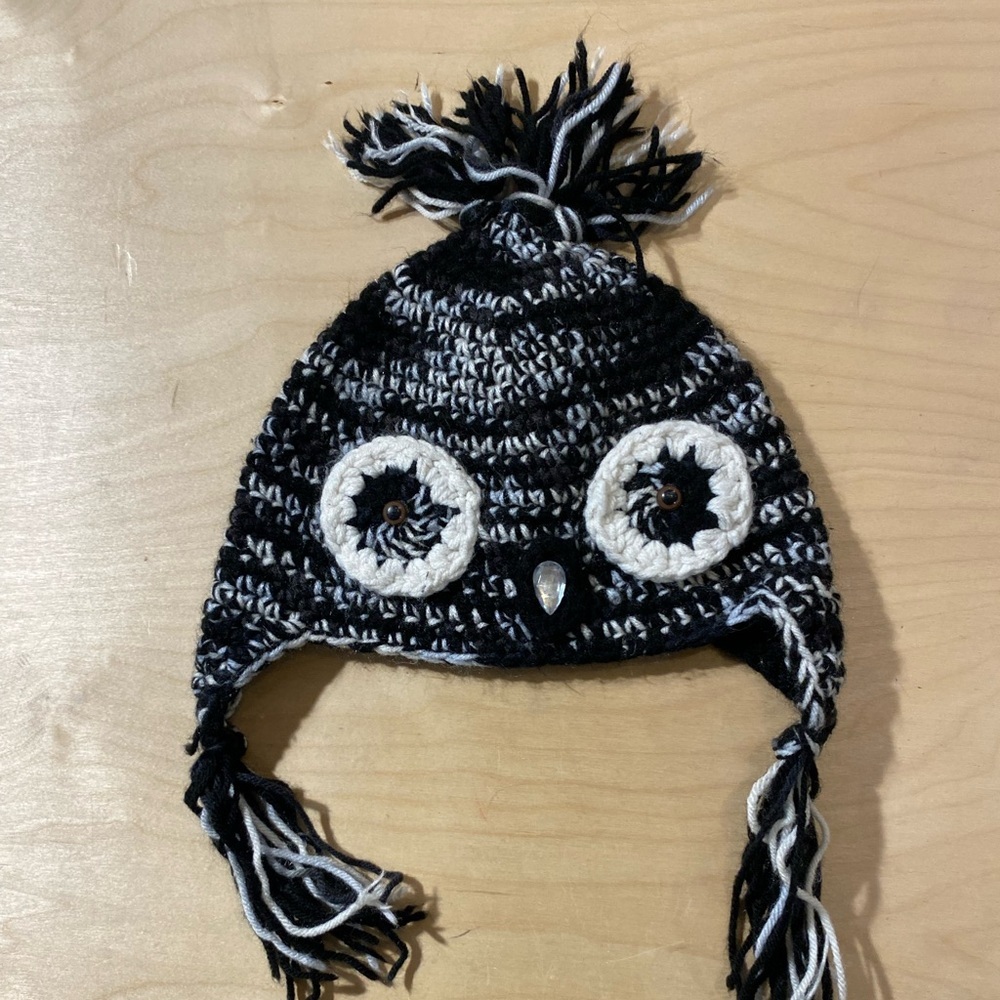 Black and White Owl Knit Hat (DH) - Picture 4 of 11